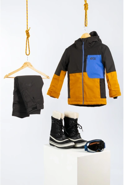 location tenue de ski et snowboard enfant PIcture by Orentees Val Thorens